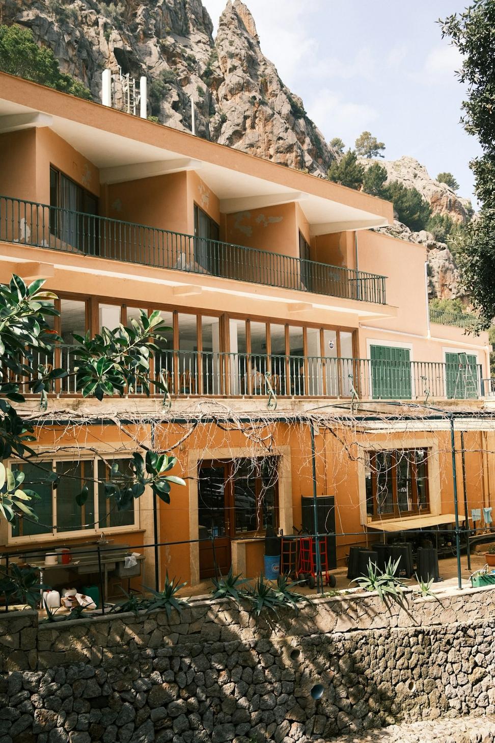 Deluxe Mountain View Suite